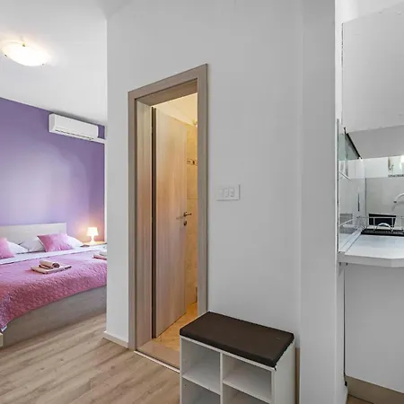 Apartmán Gorgeous In With Wifi Pirovac