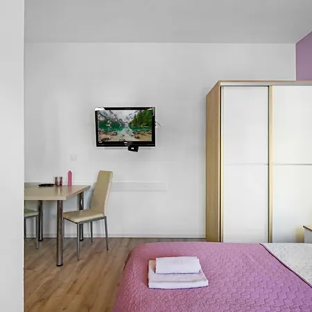 Gorgeous In With Wifi Apartamento Pirovac